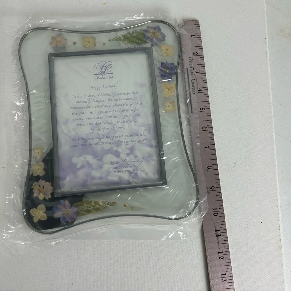Avon NIB VTG '2002' President's Club Birthday Gift 5x7 picture frame.